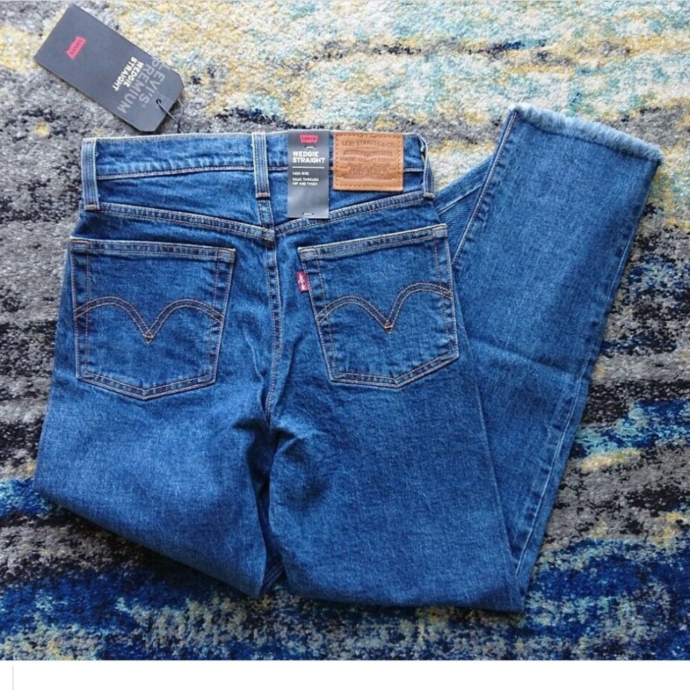 Levi’s Premium Wedgie Straight Leg in Below the Belt Dark Indigo Wash NWT - Picture 12 of 13